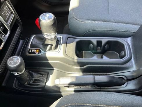 Certified 2025 Jeep Wrangler Unlimited Sahara w/ Safety Group AWD/4WD image 21