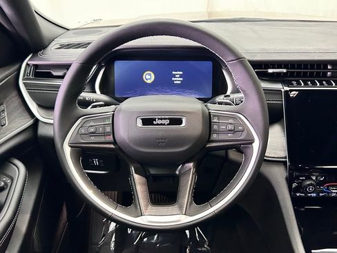 New 2025 Jeep Grand Cherokee Limited w/ Black Appearance Package image 27