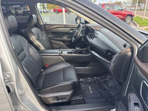 Used 2023 Nissan Rogue Platinum w/ Platinum Premium Package image 12