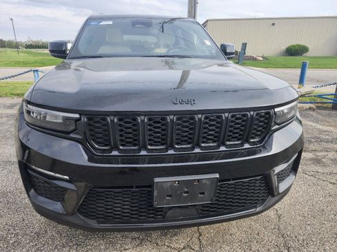 Used 2023 Jeep Grand Cherokee Limited w/ Black Appearance Package image 8