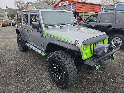 Used 2014 Jeep Wrangler Unlimited Sahara image 4