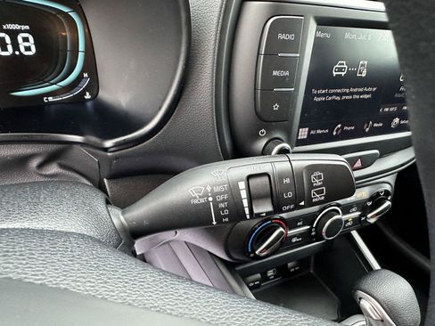 Used 2025 Kia Soul LX w/ LX Technology Package FWD image 23