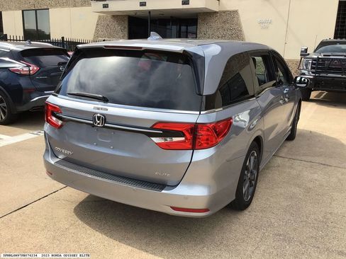 Used 2023 Honda Odyssey Elite image 5