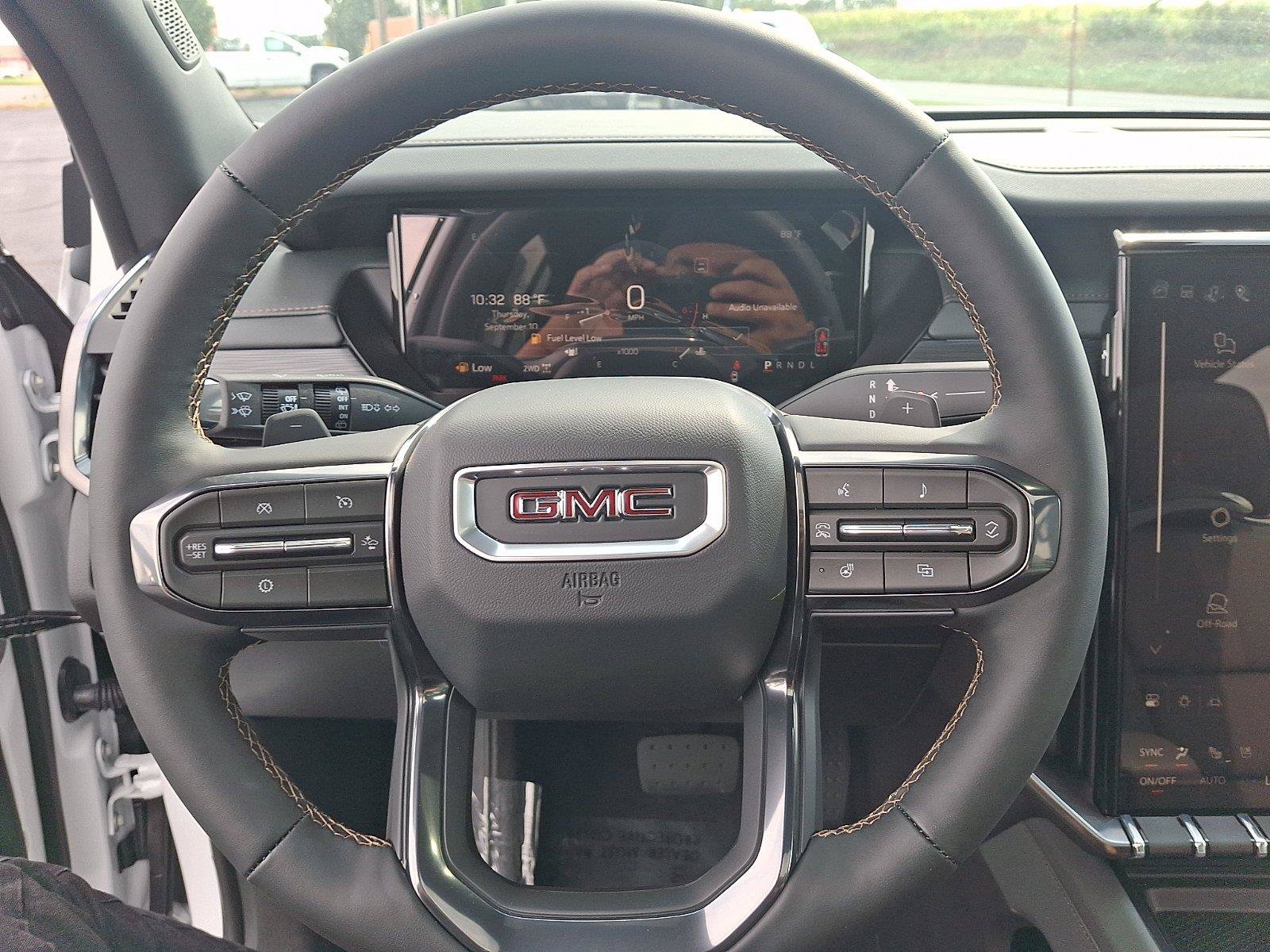 New 2026 GMC Acadia AT4 w/ Luxury Package AWD/4WD image 9