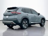 Used 2021 Nissan Rogue Platinum image 2