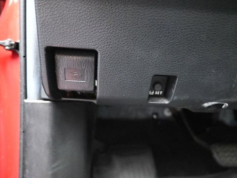 Used 2022 Toyota Tacoma SR w/ SR Convenience Package RWD image 12