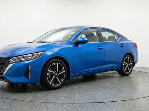 Used 2025 Nissan Sentra SV FWD image 3