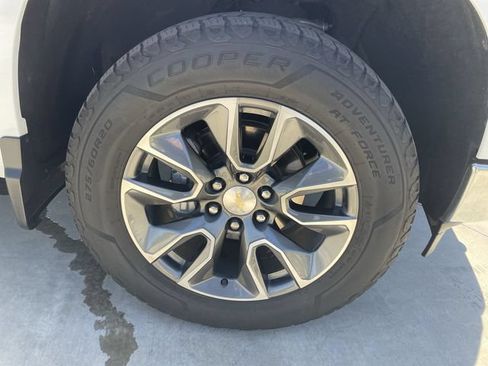 Used 2023 Chevrolet Silverado 1500 LT AWD/4WD image 32