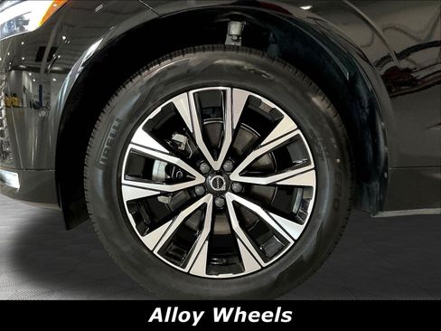 Used 2025 Volvo XC60 B5 Plus AWD/4WD image 33