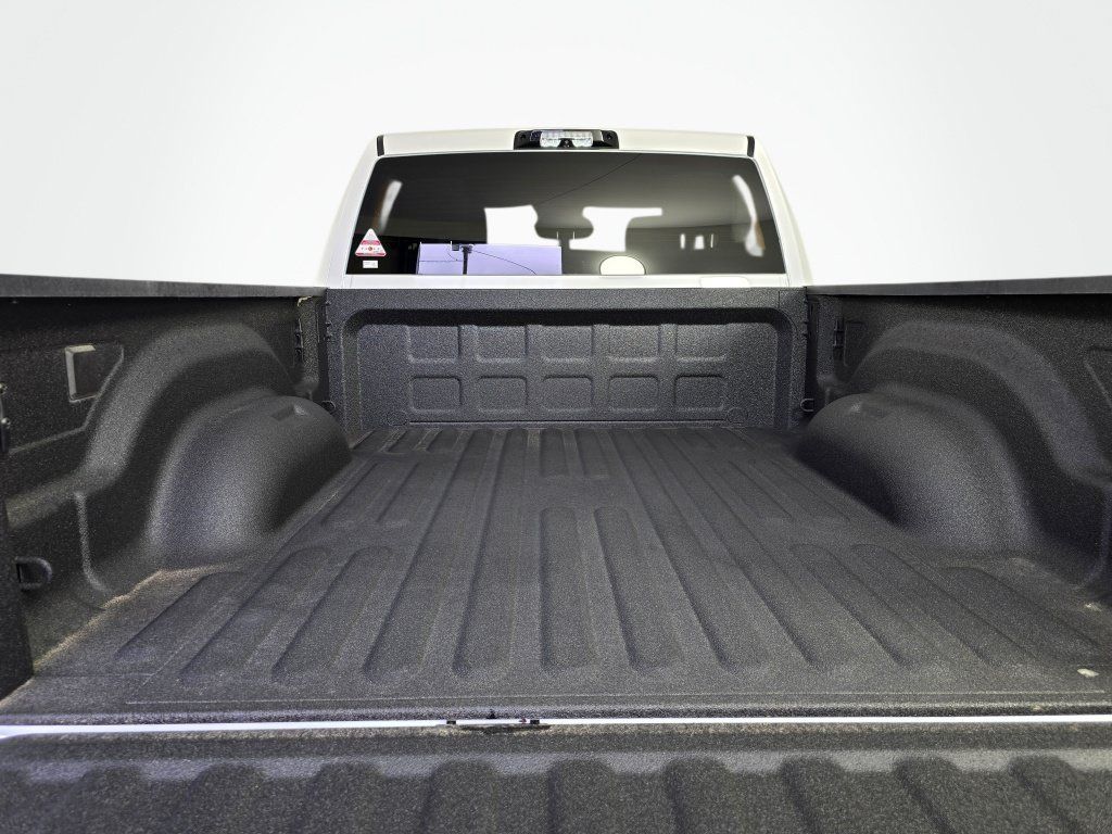 New 2026 RAM 3500 Big Horn AWD/4WD image 17