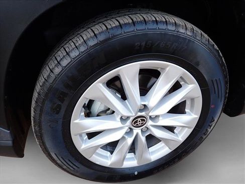 Used 2023 Toyota Corolla Cross LE w/ Moonroof Package FWD image 7