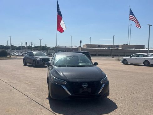Certified 2025 Nissan Sentra SV FWD image 4