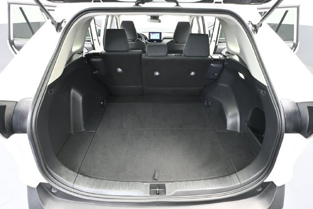 Used 2025 Toyota RAV4 LE FWD image 31