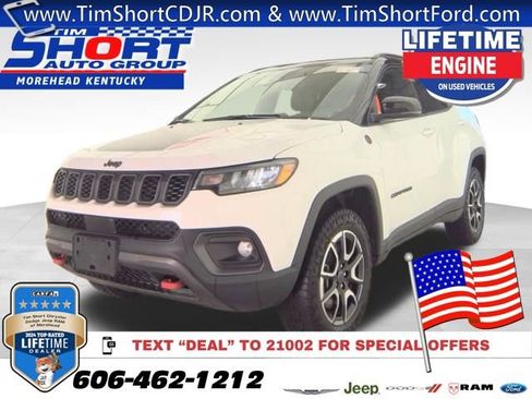 Used 2025 Jeep Compass Trailhawk image 1