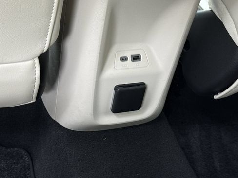 Used 2023 Buick Envision Avenir AWD/4WD image 11