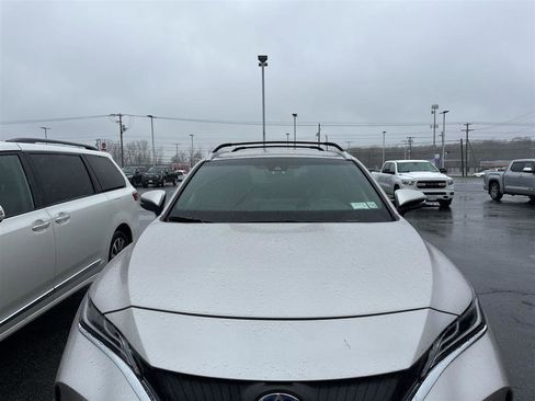 Used 2023 Toyota Venza XLE AWD/4WD image 2