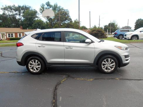 Used 2019 Hyundai Tucson SE image 4