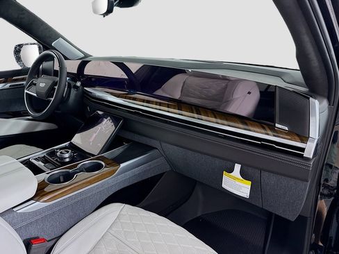 New 2026 Cadillac Escalade Platinum Luxury w/ LPO, Floor Liner Package AWD/4WD image 33