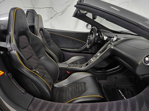 Used 2015 McLaren 650S Spider image 2