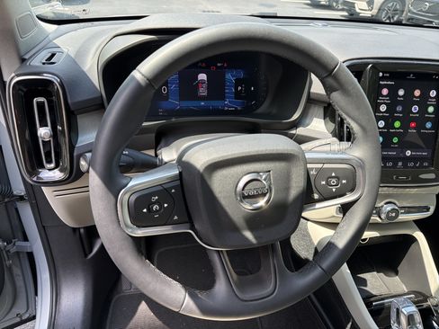 Certified 2024 Volvo XC40 B5 Plus AWD/4WD image 18
