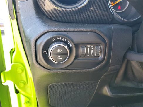 Used 2021 Jeep Gladiator Willys image 15