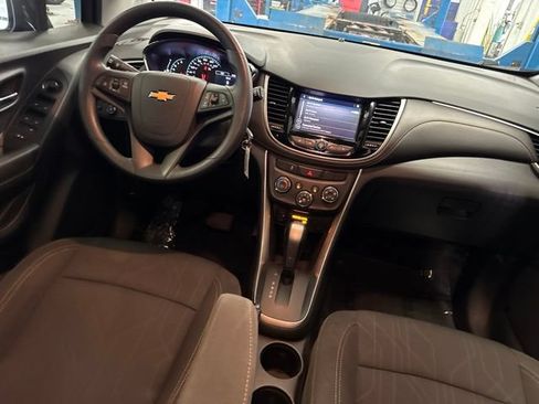 Used 2020 Chevrolet Trax LT FWD image 14