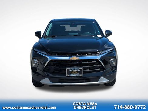 Used 2025 Chevrolet Blazer LT FWD image 2