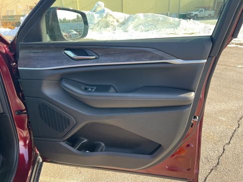 New 2026 Jeep Grand Cherokee Laredo image 10