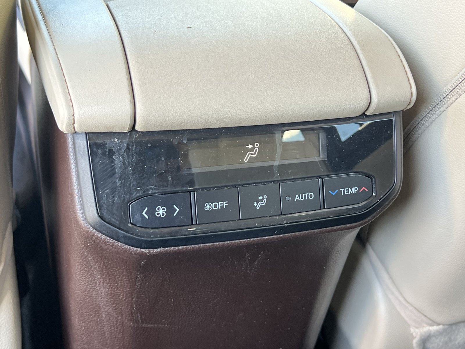 Used 2022 Toyota Highlander XLE AWD/4WD image 35