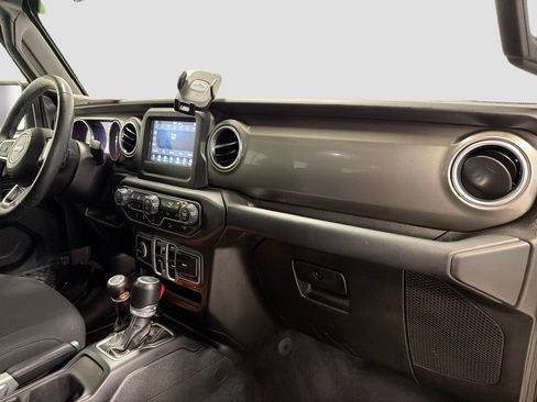 Used 2018 Jeep Wrangler Unlimited Sahara w/ Cold Weather Group AWD/4WD image 30