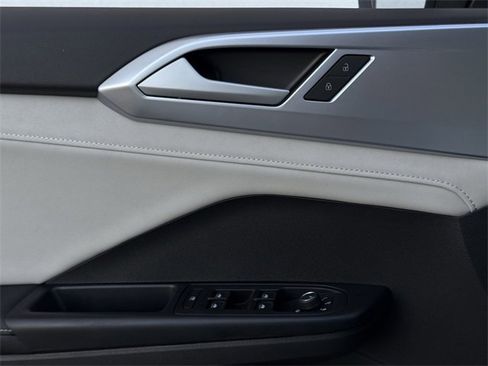 Certified 2025 Volkswagen Taos SE image 23