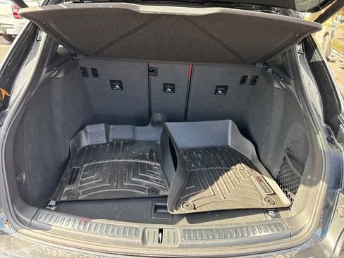 Used 2024 Porsche Macan image 21