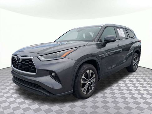 Used 2021 Toyota Highlander XLE FWD image 7