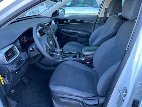 Used 2017 Kia Sorento LX image 7