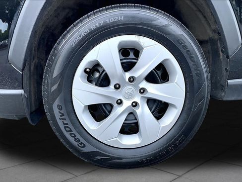 Used 2025 Toyota RAV4 LE AWD/4WD image 11