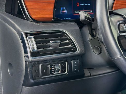 Used 2024 Lincoln Navigator Reserve AWD/4WD image 10