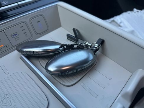 Used 2025 Hyundai Santa Fe Limited image 9