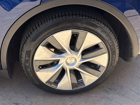 Used 2020 Tesla Model Y Long Range AWD/4WD image 29