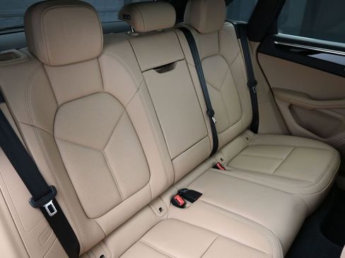 Certified 2025 Porsche Macan AWD/4WD image 26