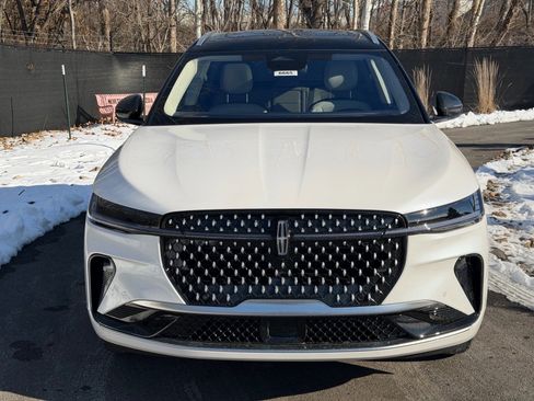 New 2026 Lincoln Nautilus Reserve image 8