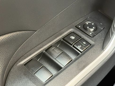 Used 2021 Toyota RAV4 XLE AWD/4WD image 36