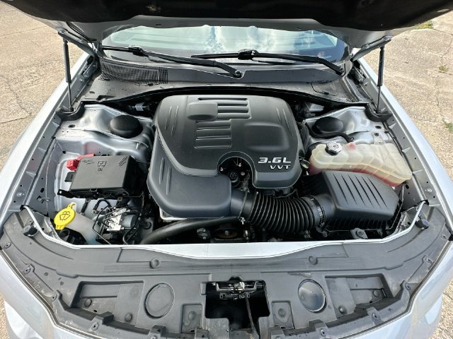 Used 2023 Chrysler 300 Touring w/ Sport Appearance Package RWD image 33