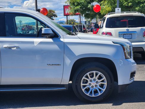 Used 2017 GMC Yukon SLT image 7