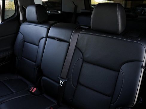 Used 2023 GMC Acadia SLT image 31