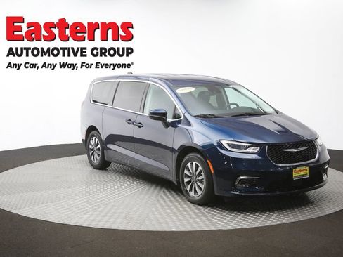 Used 2023 Chrysler Pacifica Touring-L FWD image 52