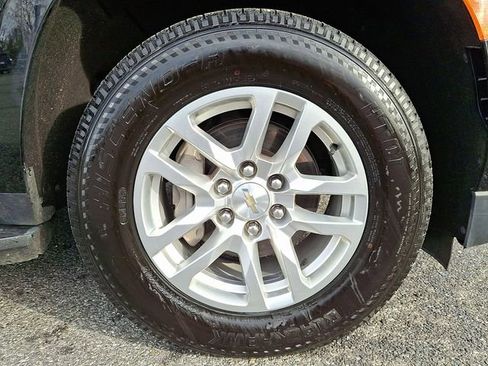 Used 2022 Chevrolet Suburban LT image 8