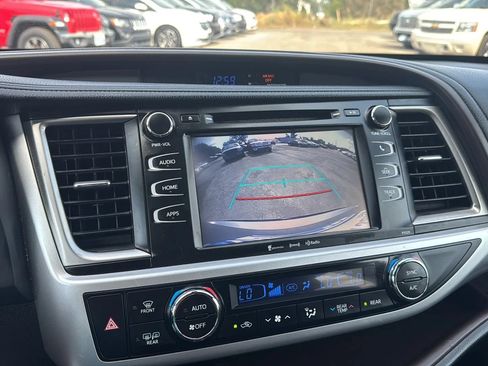 Used 2017 Toyota Highlander Plus FWD image 36
