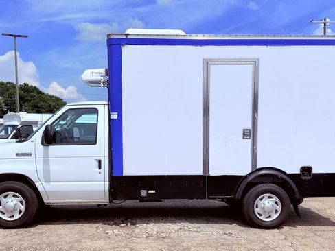 Used 2024 Ford E-350 and Econoline 350 Super Duty w/ Power Windows & Locks Group RWD image 4