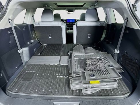 New 2026 Toyota Highlander Platinum image 28
