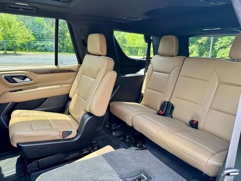 Used 2021 Chevrolet Tahoe Premier w/ Premium Package AWD/4WD image 28